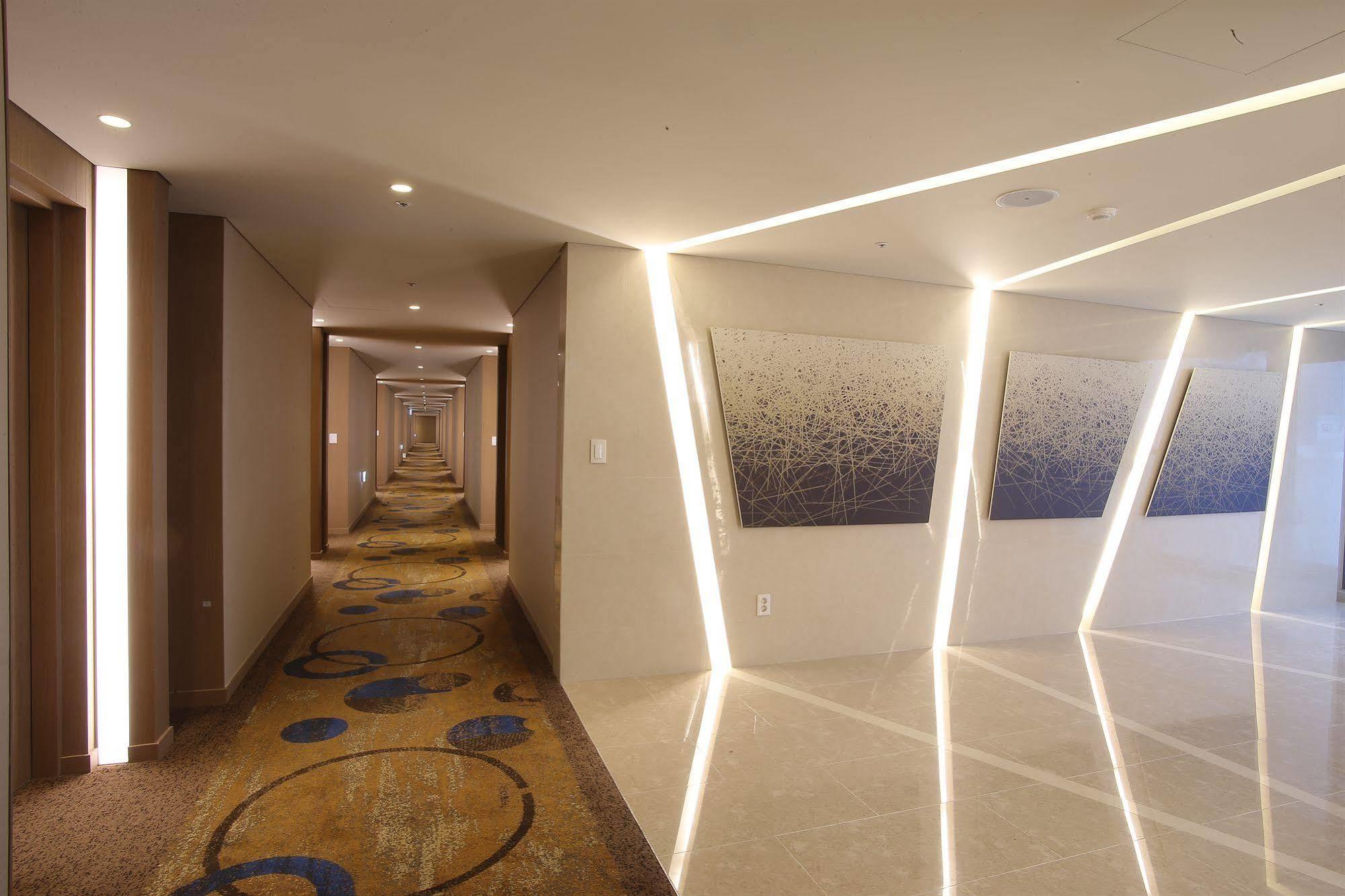 Aventree Hotel Busan Exterior photo